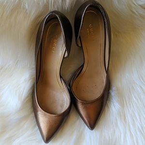 Gucci bronze D'orsay high heels.